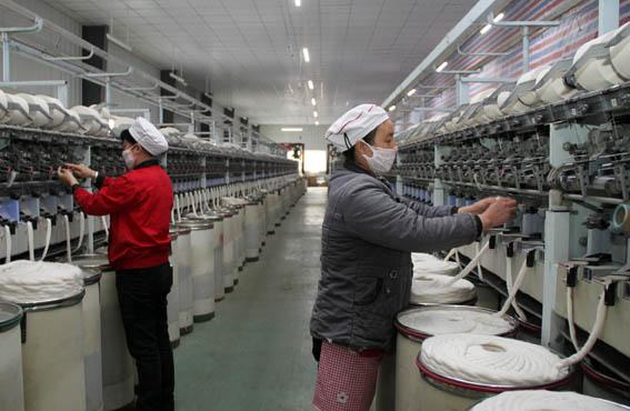     腾马纺织厂是一家集生产,销售和加工为一体的高支精梳纱纺织